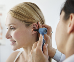 Острый наружный отит и его причины.